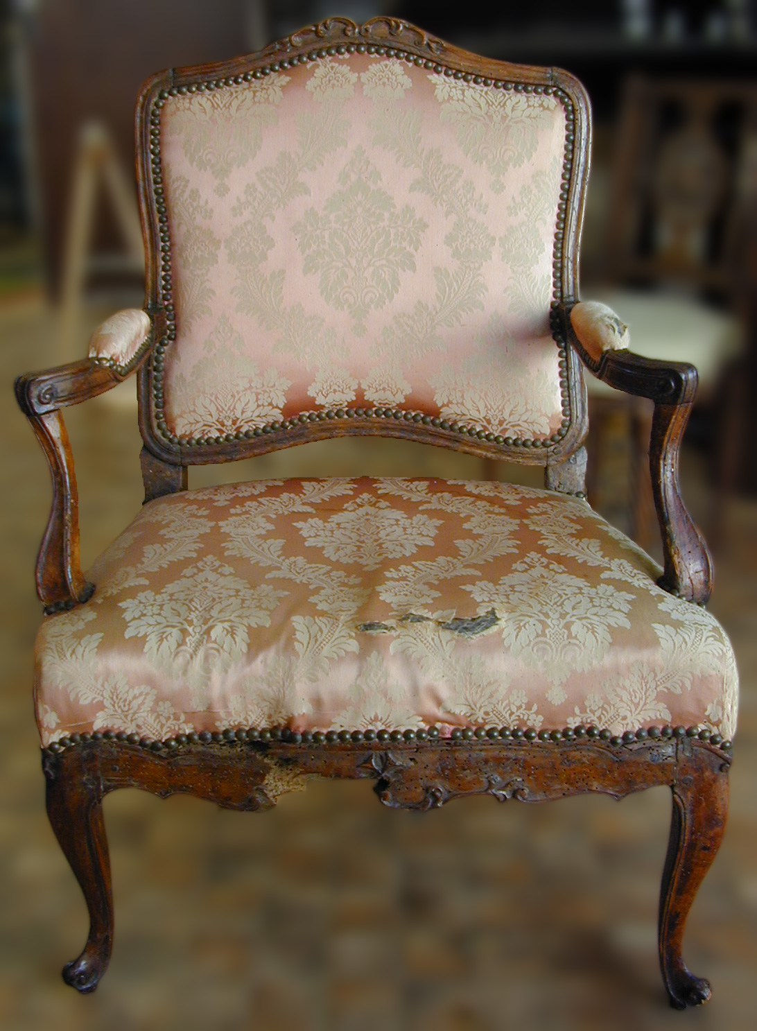 Restauration fauteuil Régence en noyer