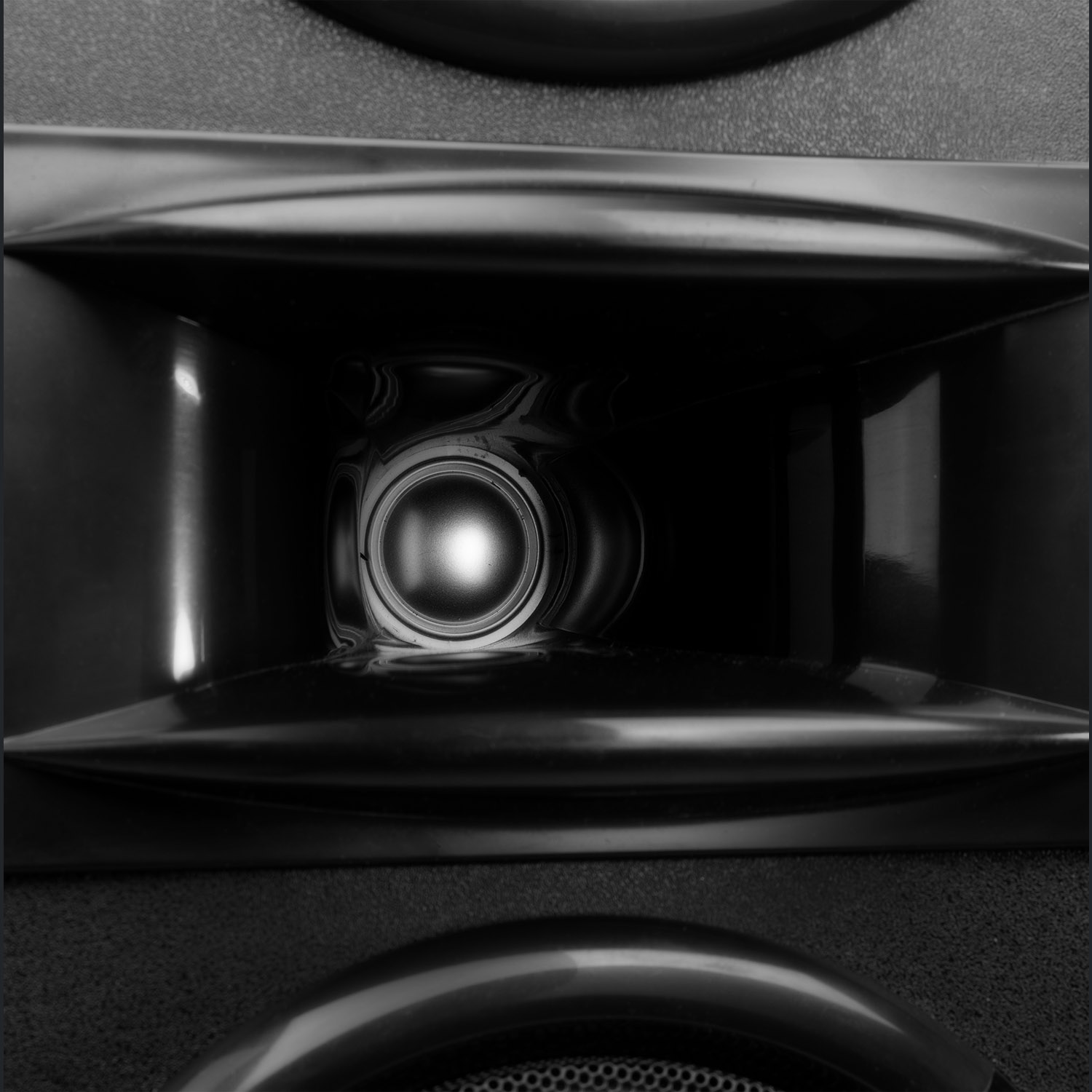 SHF700B Tower Speaker Set 2x 6.5” Black FENTON