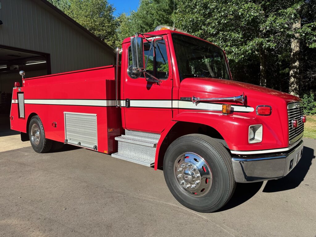 2001 Freightliner FL80 Monroe 2000gallon Tanker (T1362) Fenton Fire