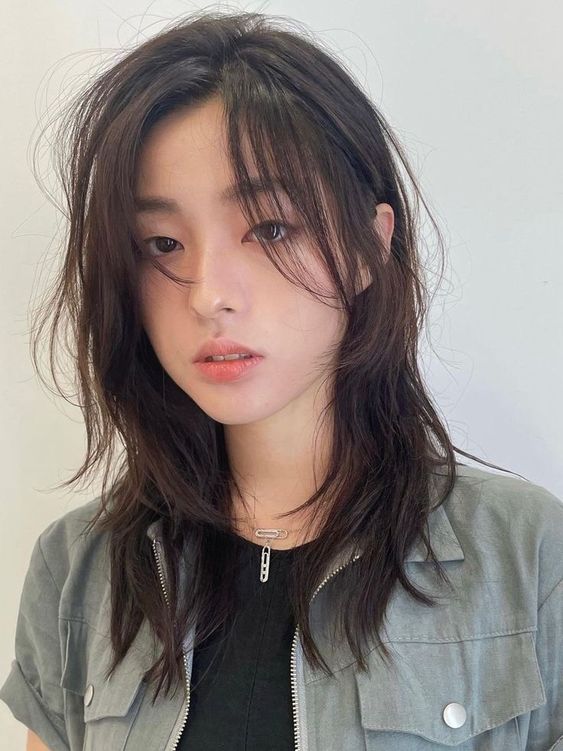 A Guide To Hush Cut Hairstyle Trend Perfect For Effortless Styling