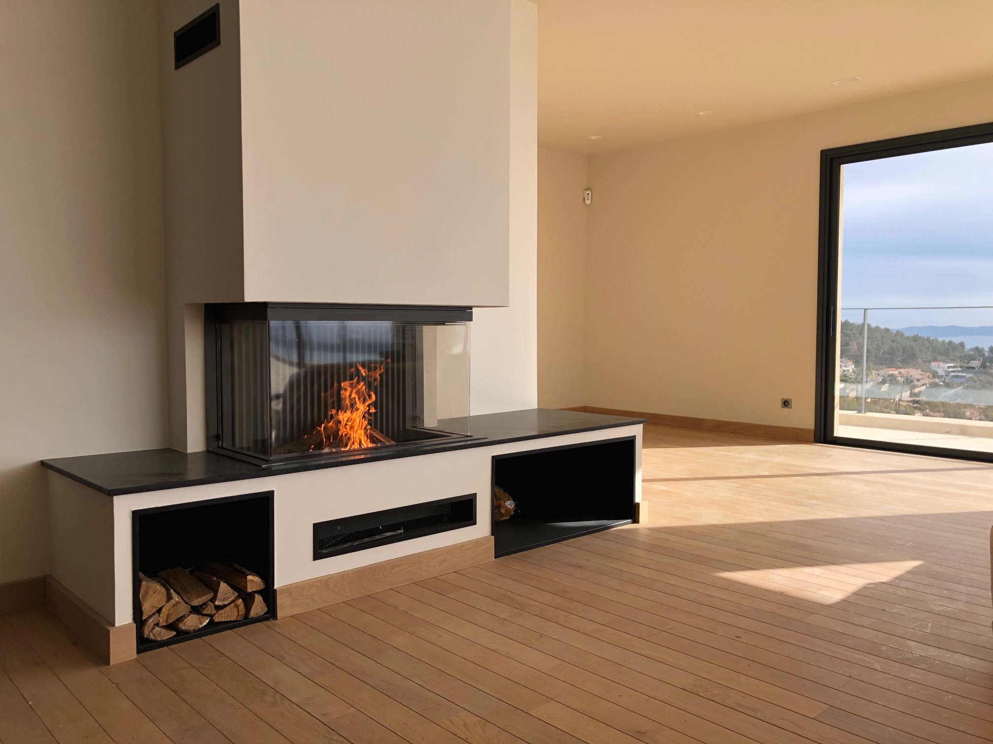 Cheminée 3 faces de la marque KALFIRE à HYERES installée