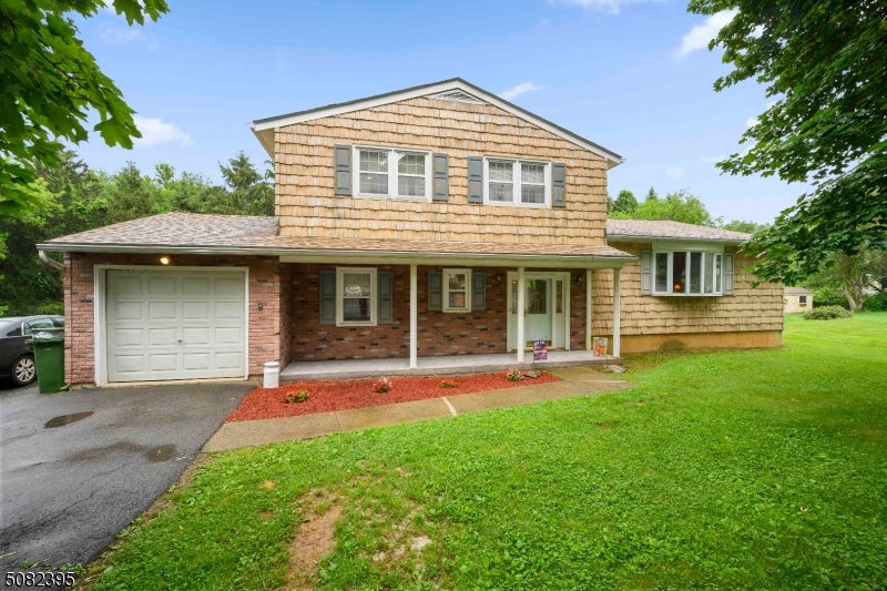 32 Hampton Terrace, Lopatcong, NJ 08865 Full Financial Group KW