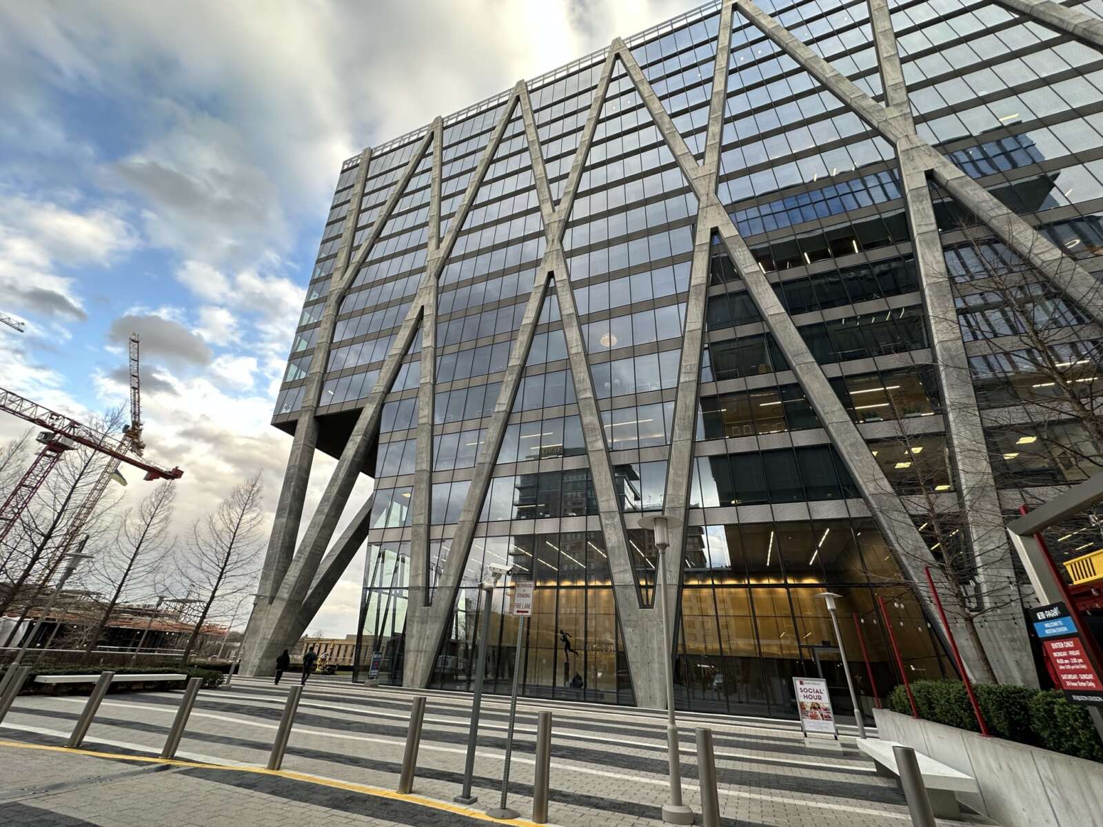 Artificial intelligence and data firm signs lease at Reston Station