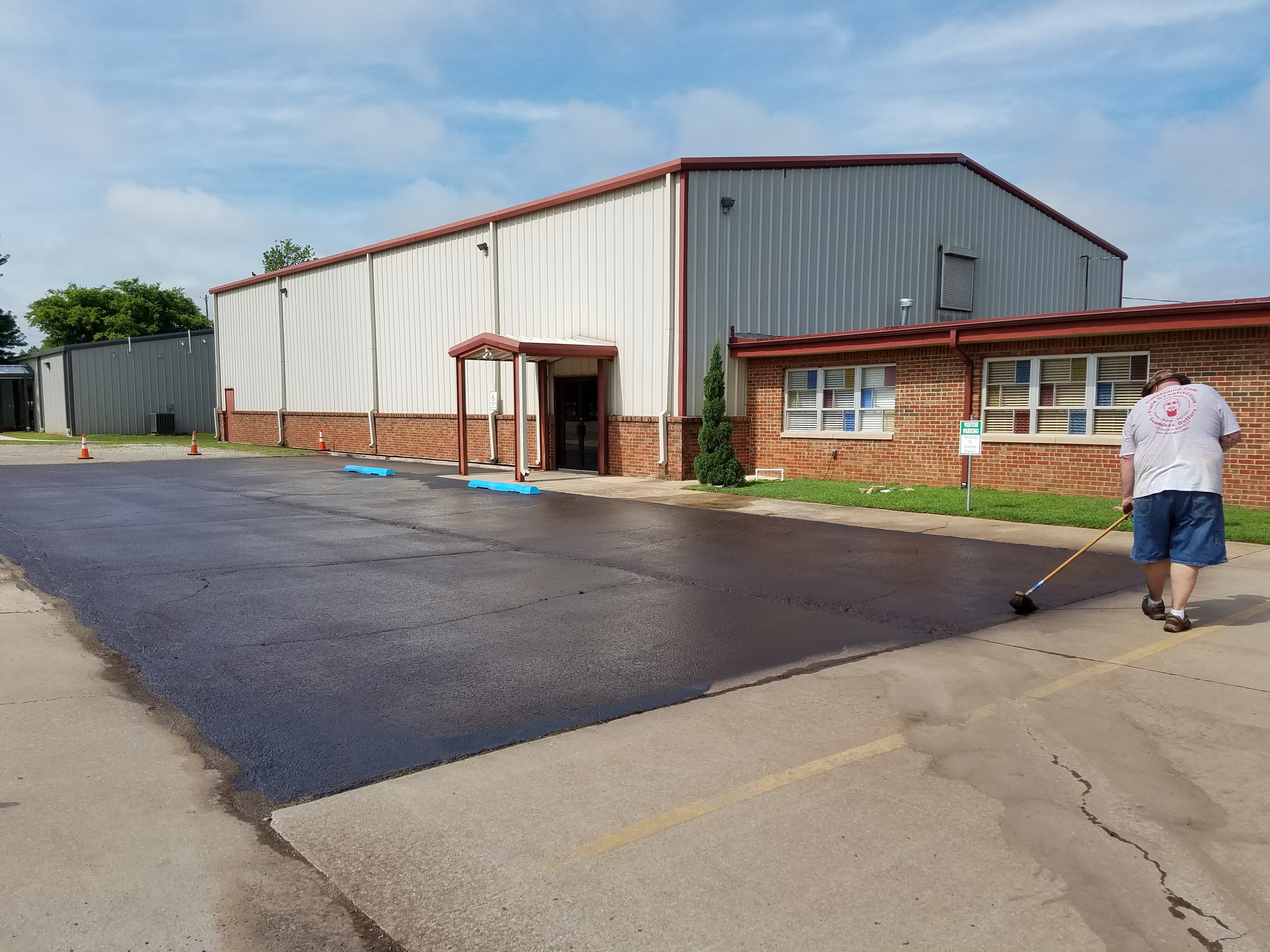 Asphalt seatcoating, seal coating of parking lots in OK by Field