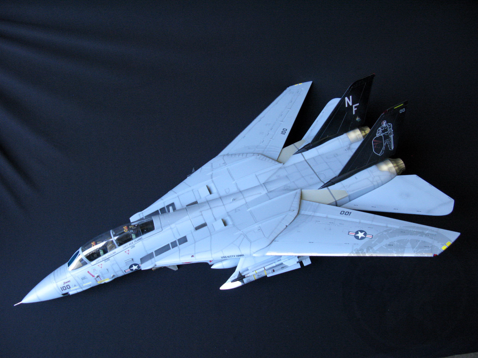New JSI 1/18th F14 VF154 “Black Knights” Photo’s and Info! The