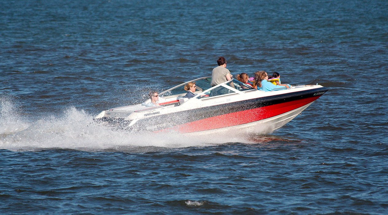 Full Day 21Foot Deck Boat Rental in Palm Beach in Miami