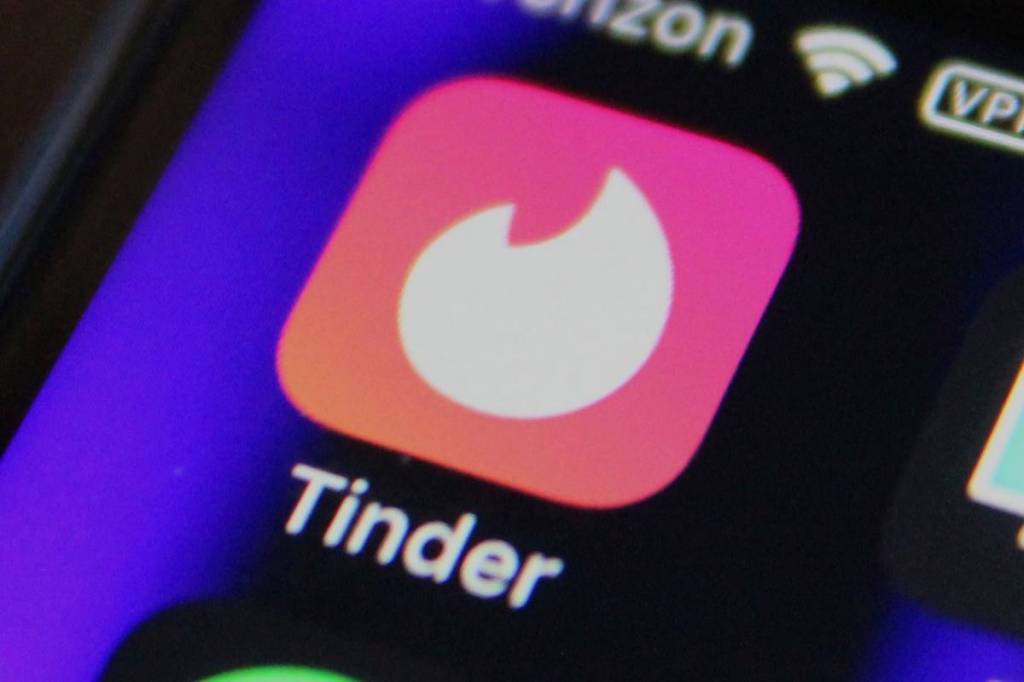 Tinder now lets you block your friends and relatives to save you that