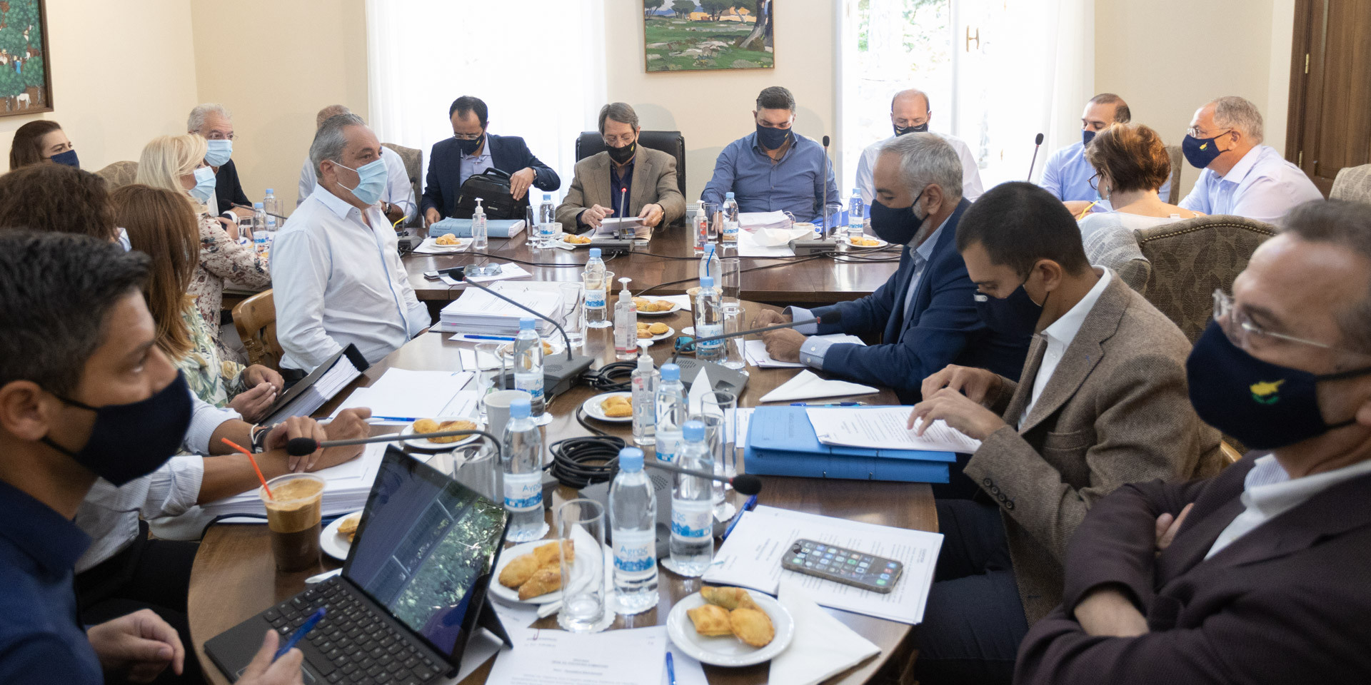 Cyprus to revoke passports issued to Turkish Cypriot officials