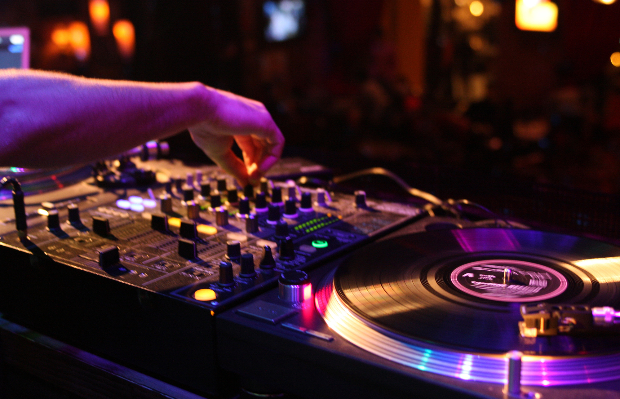 How to Find a Cheap DJ for Your Party
