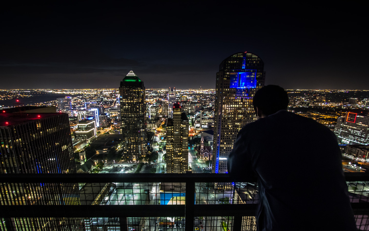 Rooftopping in Dallas Downtown U.S.A. Finding Midnight