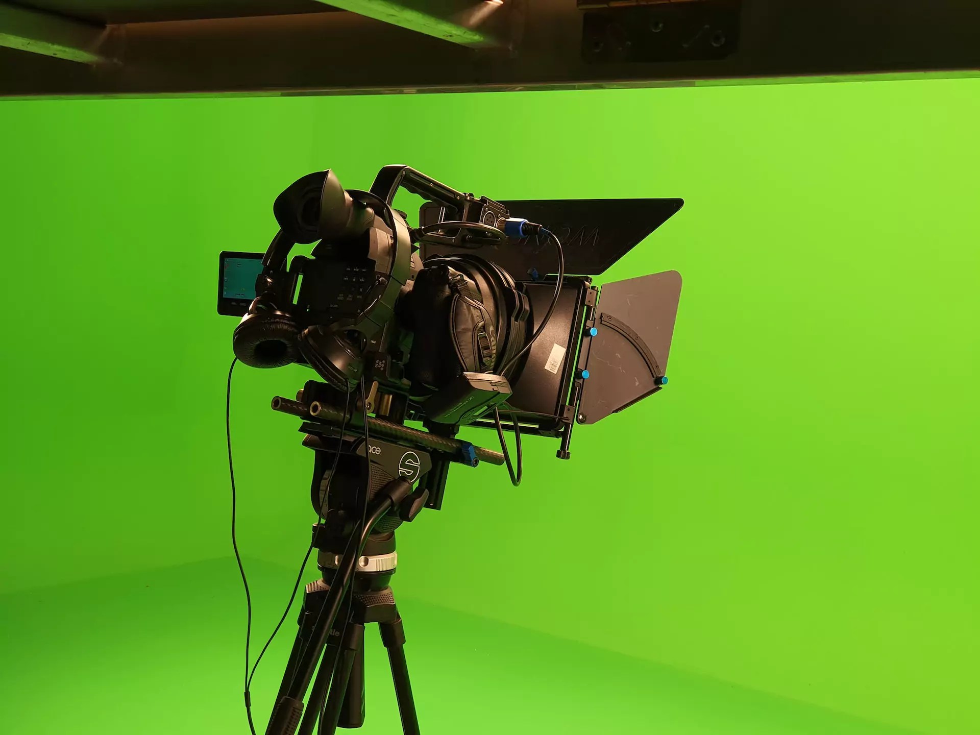 9 Best Green Screen Software [Chroma Key Software Reviews]