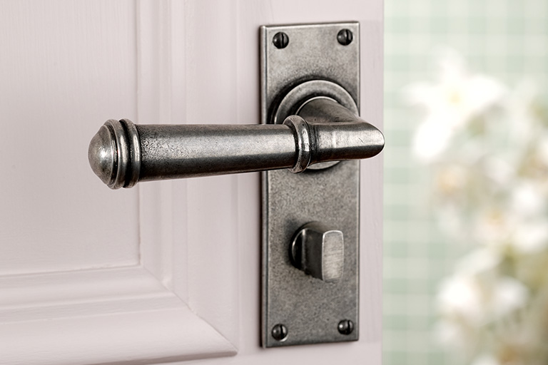 Door Handles Rose vs Backplate Finesse