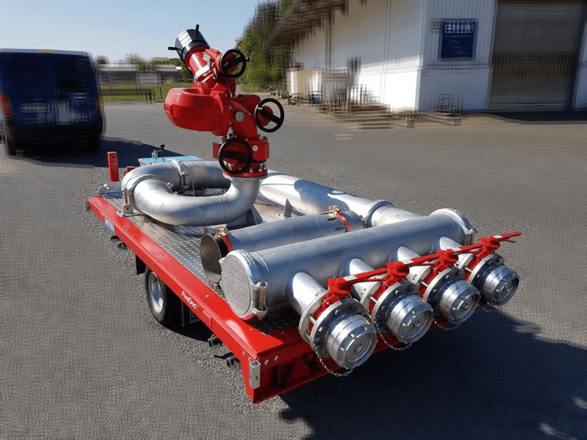 Trailers for firefighting with water and foam