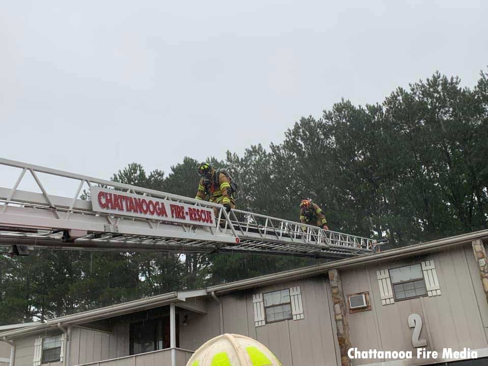Chattanooga (TN) Firefighters, Police Make Rescues from Apartment Fire