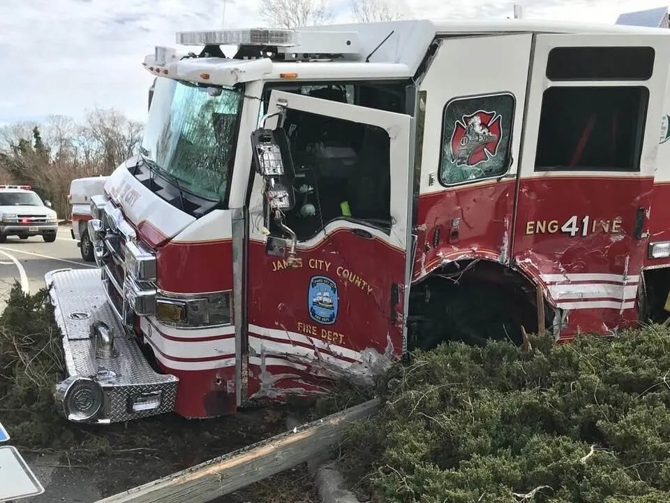 4 INJURED VA FIRE ENGINE vs. SEPTIC TRUCK CRASH Firefighter Close Calls