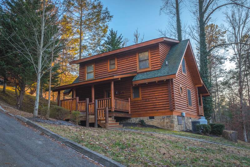 Smoky Mountain Ridge 2 Bedroom Log Cabin Rental