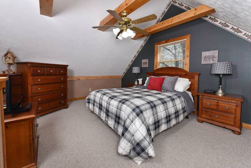 Pigeon One Bedroom Plus Loft Cabin Rental Pool Table Foosball Table Mountain View,Pigeon