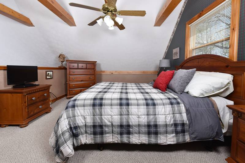 Pigeon One Bedroom Plus Loft Cabin Rental Pool Table Foosball Table Mountain View,Pigeon