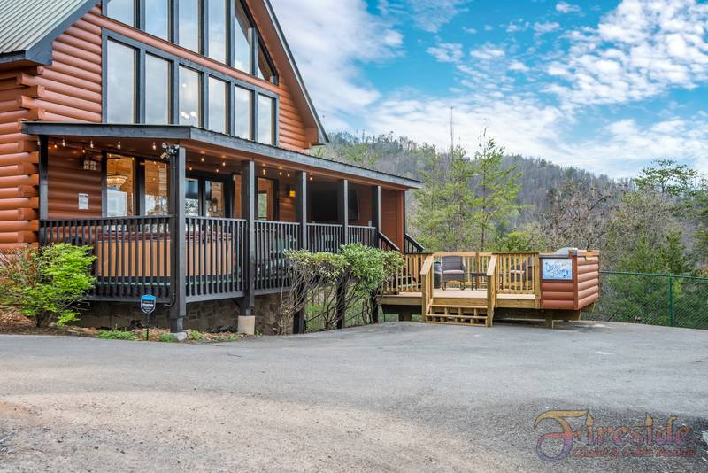 Pine Mountain 215 4 Bedroom Log Cabin 2 miles from Pigeon