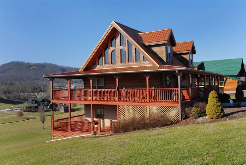 Hacker's Hideaway Wears Valley 117 Log Cabin in Pigeon