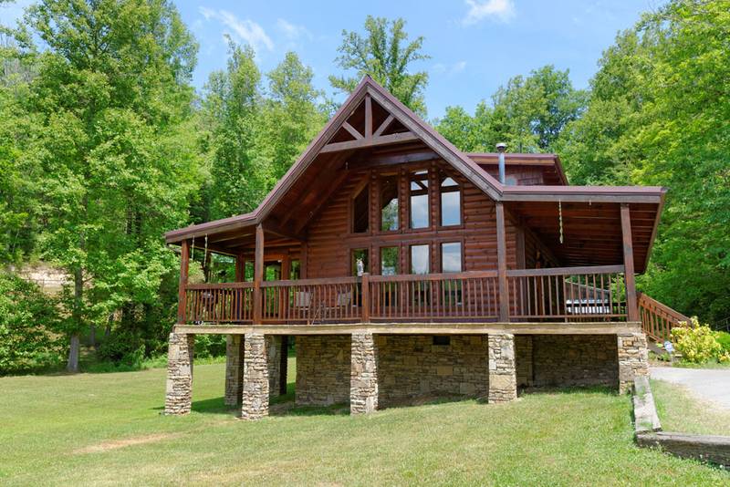 Pigeon Tennessee Convenient Two Bedroom Cabin Rental