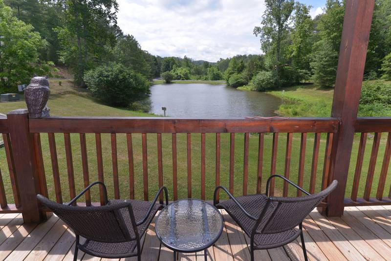 Pigeon Tennessee Convenient Two Bedroom Cabin Rental