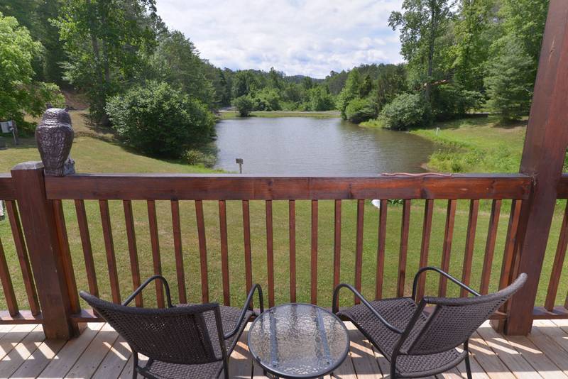 Pigeon Tennessee Convenient Two Bedroom Cabin Rental