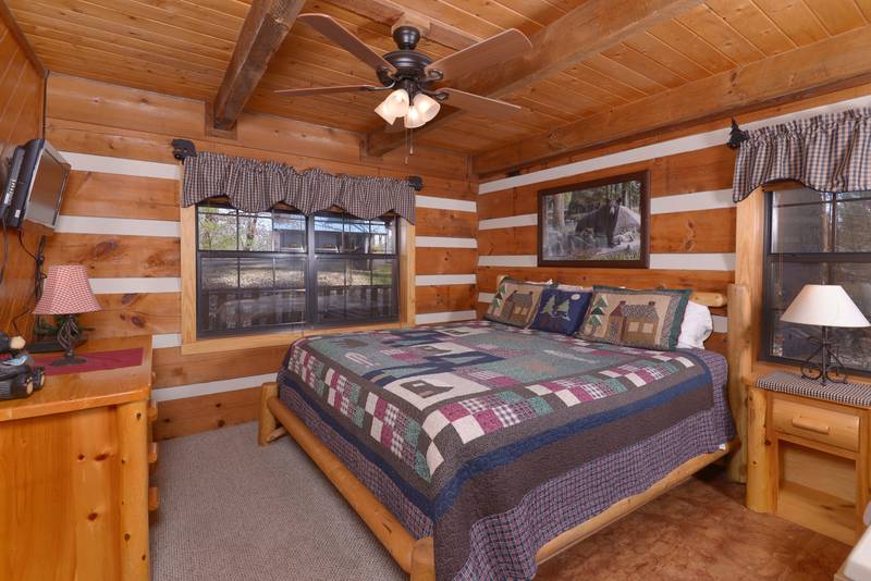 Country Oaks 820 Log Cabin in Pigeon