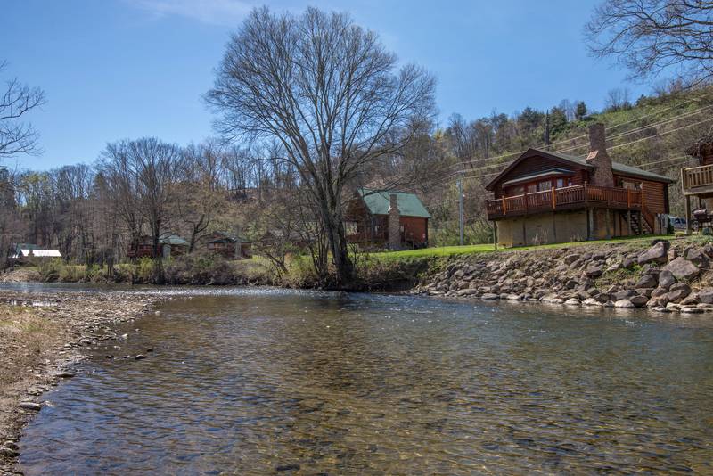 River Port 2 Bedroom Log Cabin Rental
