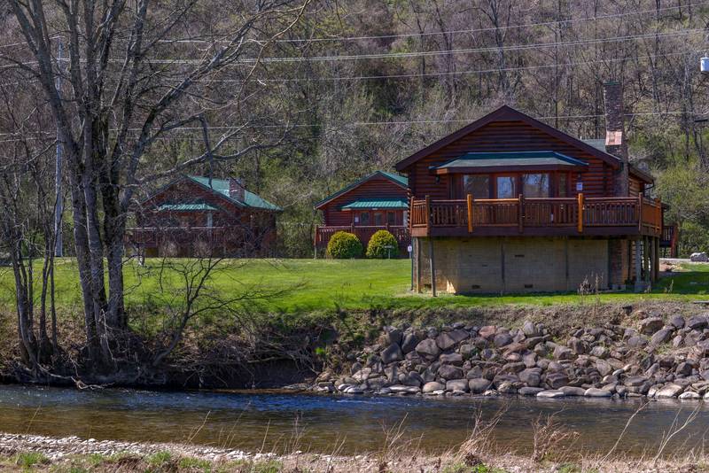 River Port 2 Bedroom Log Cabin Rental