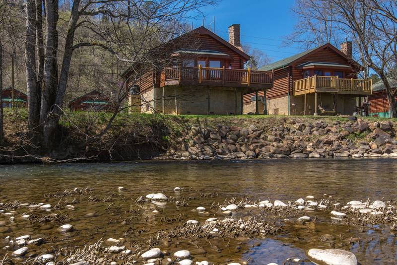 River Port 2 Bedroom Log Cabin Rental