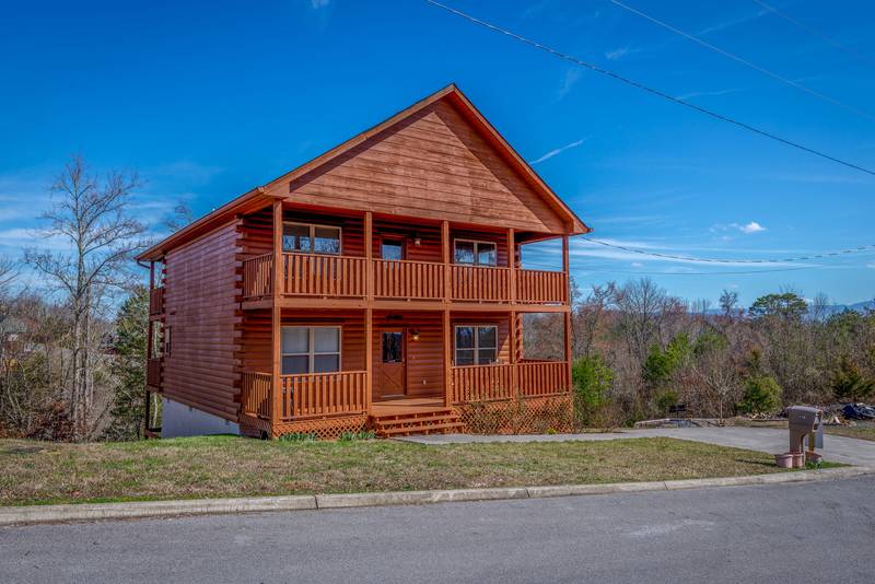 Sevierville Three Bedroom Cabin RentalFree RoomMountain Views