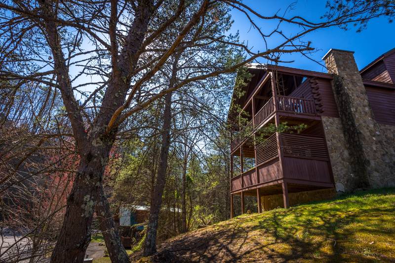 A Touch Above5 Bedroom Log Cabin Rental Swimming Pool Access Hot Tub