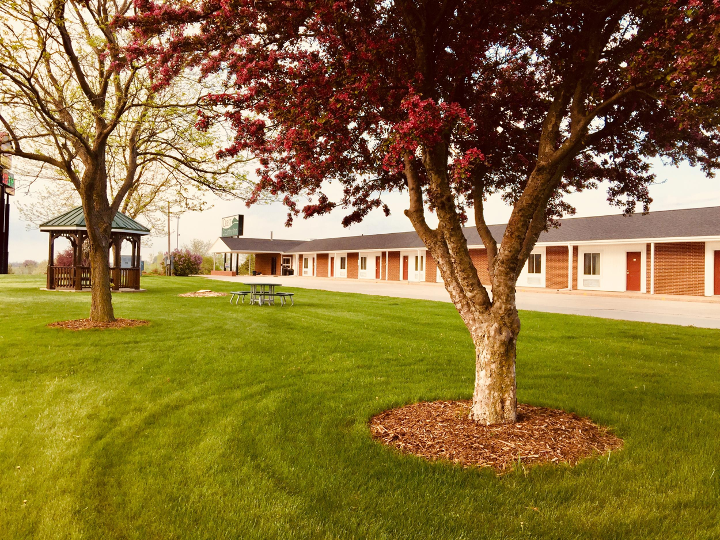 Local Hotels, Bed & Breakfasts, Motels in Amana Colonies, Williamsburg, IA