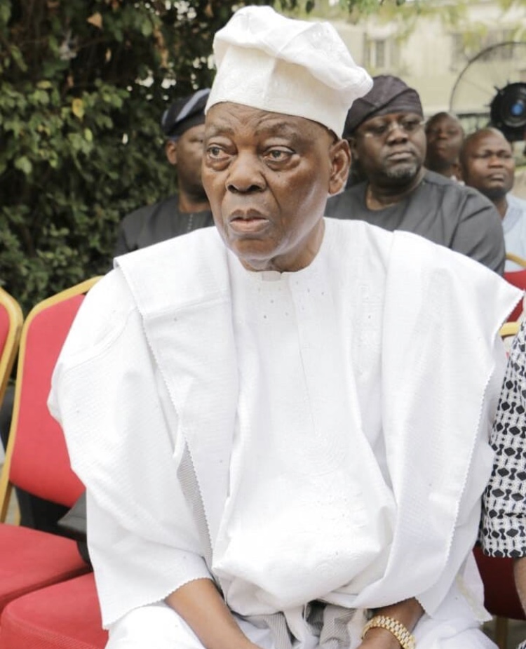 PHOTOS Family, Friends Hold Special Prayer For Deji Tinubu First(03)