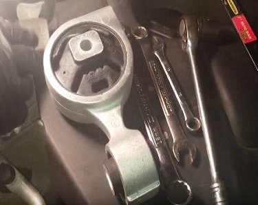 Solve the Nissan Altima Motor Mount Problem | FixMyOldRide.com