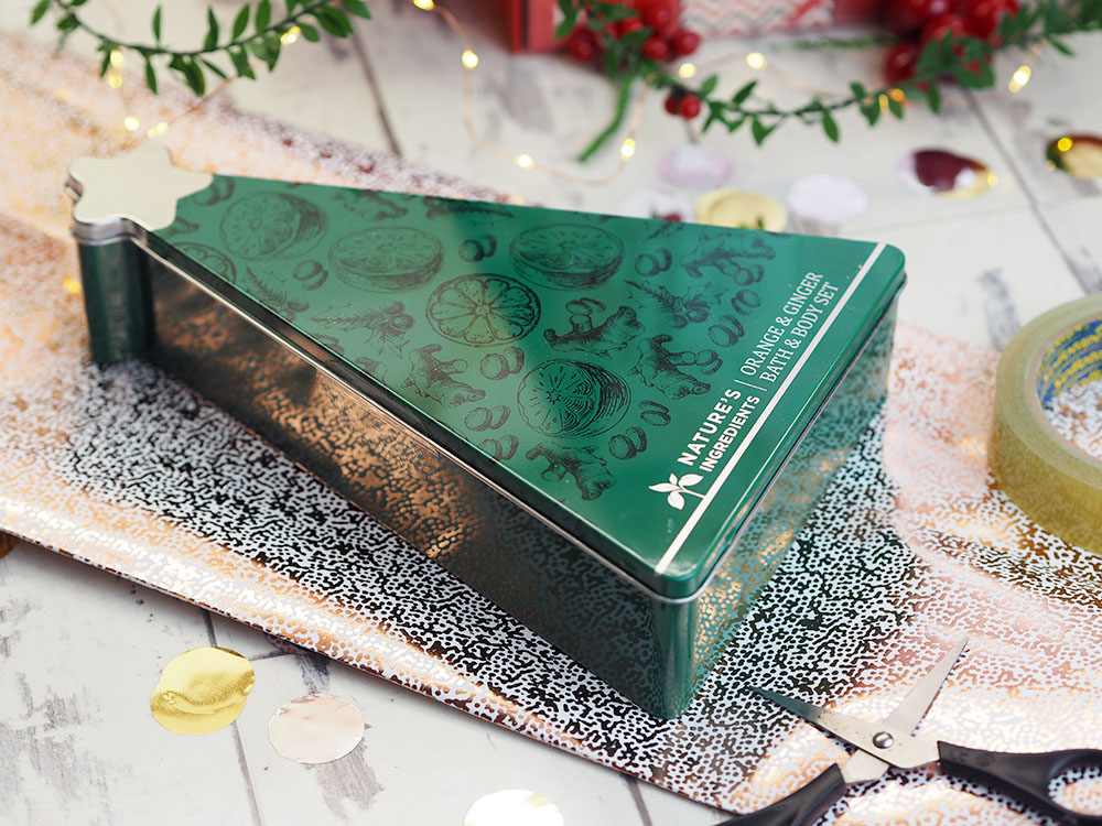 M&S Christmas Wrapping - How to wrap unusual shapes!