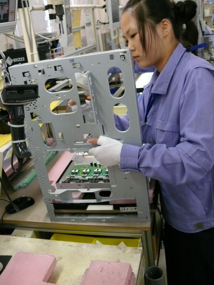 How a screen is manufactured & assembled FlatpanelsHD