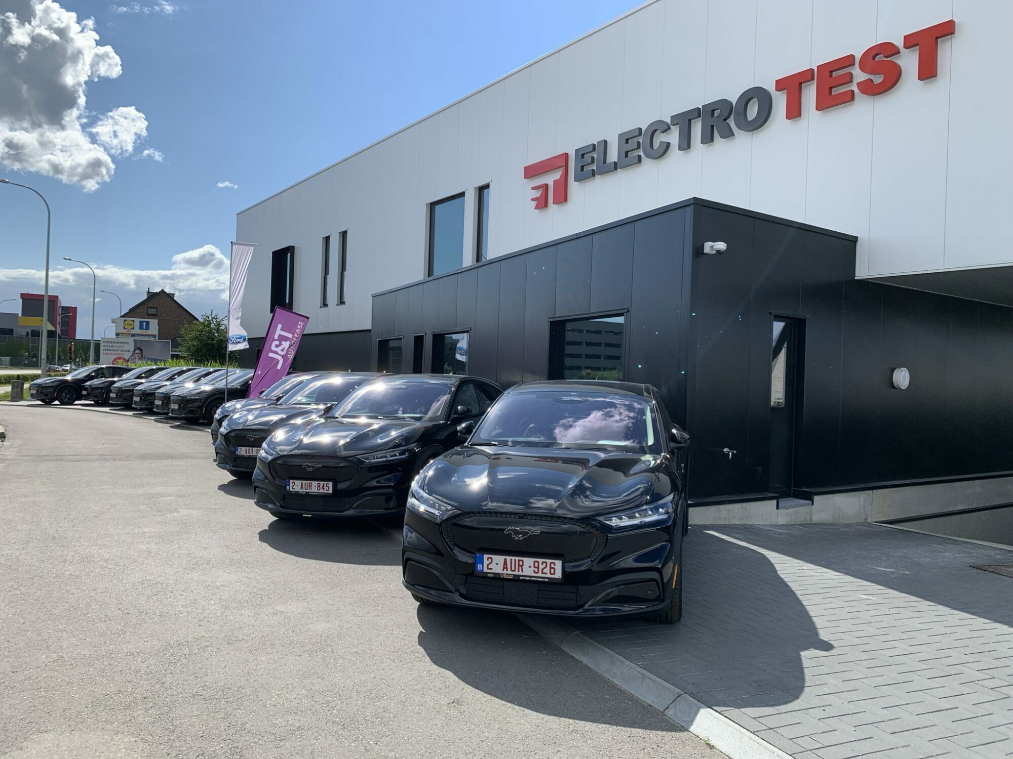 10 Ford Mustang MachE's voor ElectroTest FLEET.be 10 Ford Mustang MachE's voor ElectroTest FLEET.be