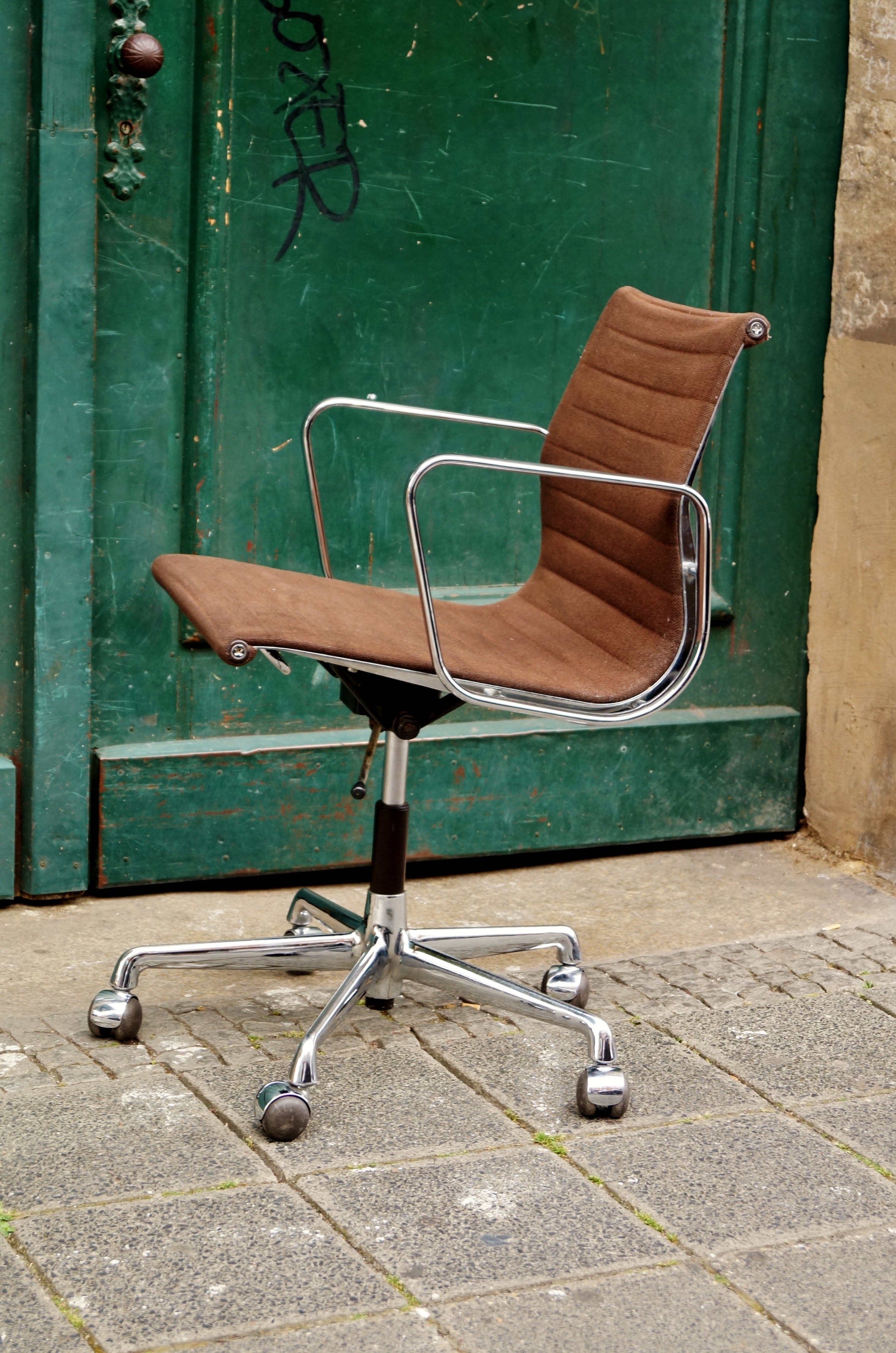 flex! mid century vintage design nürnberg » alu chair EA 117 von