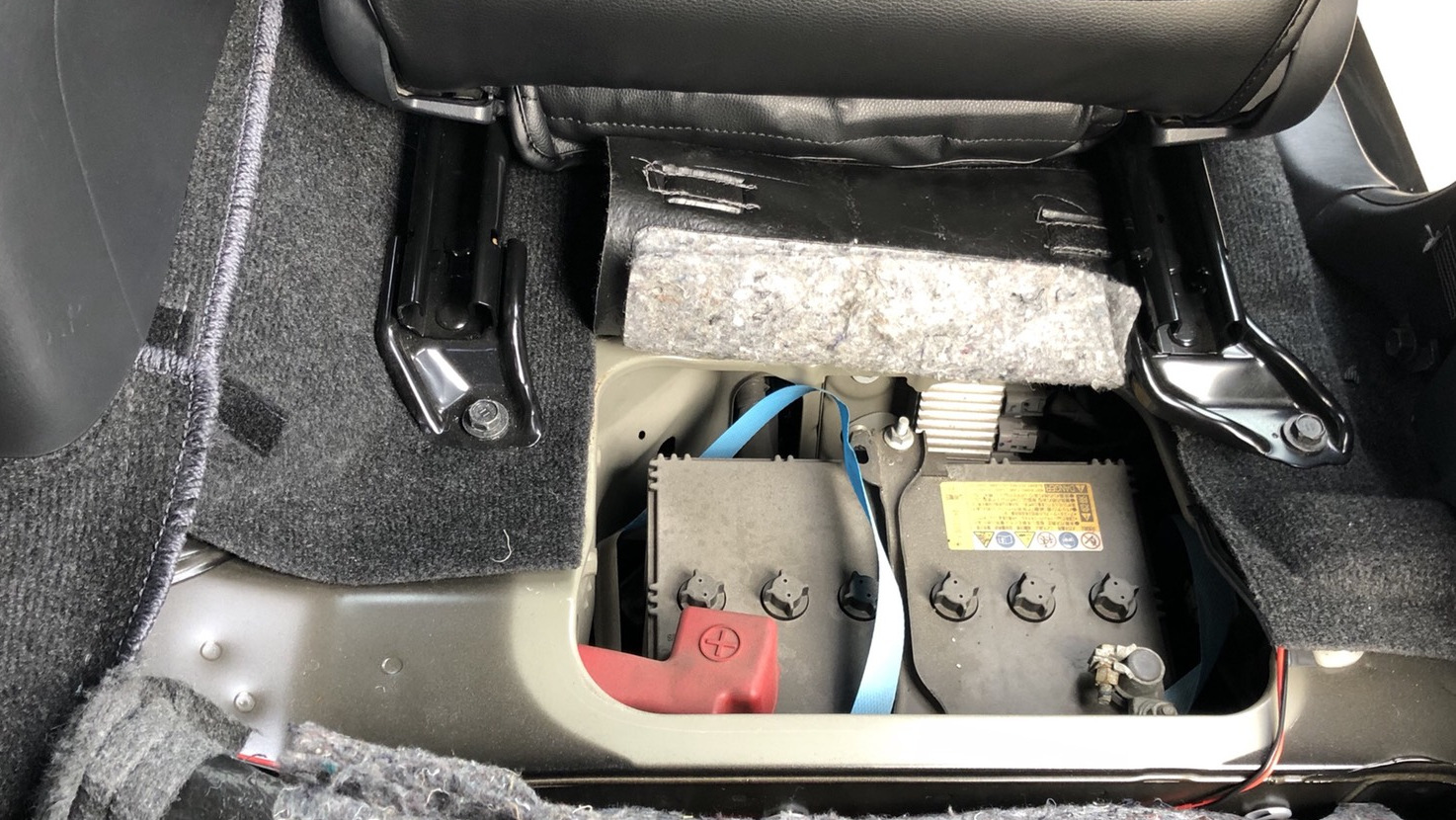 【専門店のノウハウが分かる】自分でできるハイエースのバッテリー交換！ 位置や容量アップ、交換方法などを詳しく解説 フレックス