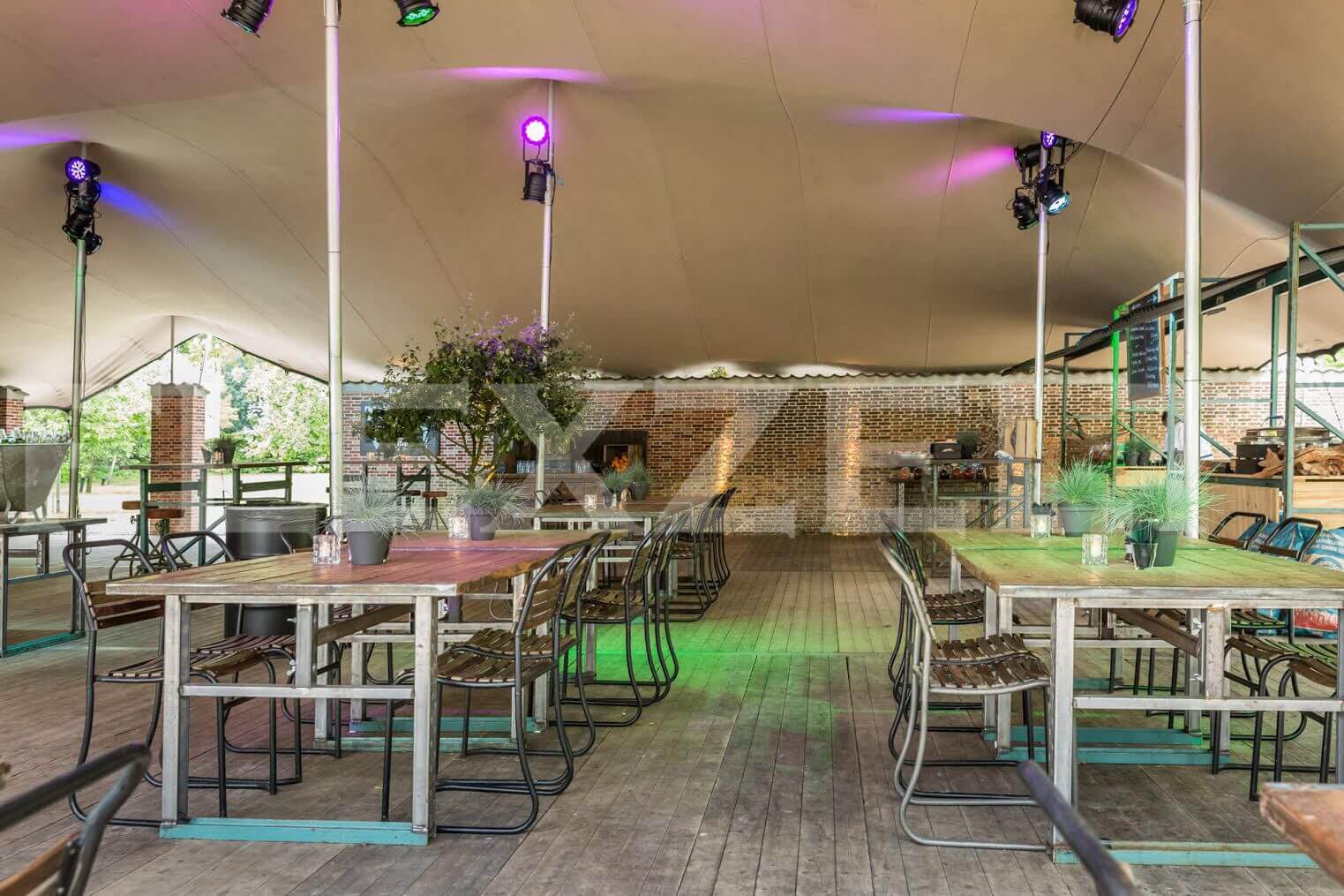 Het zijn andere tijden, waar iedereen mee te maken krijgt en waar ook iedereen passende oplossingen voor moet zoeken. Web wanneer mensen de woorden ‘tentdoek overkapping’ bezigen, bedoelen ze in bijna alle gevallen een overkapping over een terras aan de woning of vrij in de tuin van waterdicht. Semipermanente Tentdoek overkapping Flextent kopen