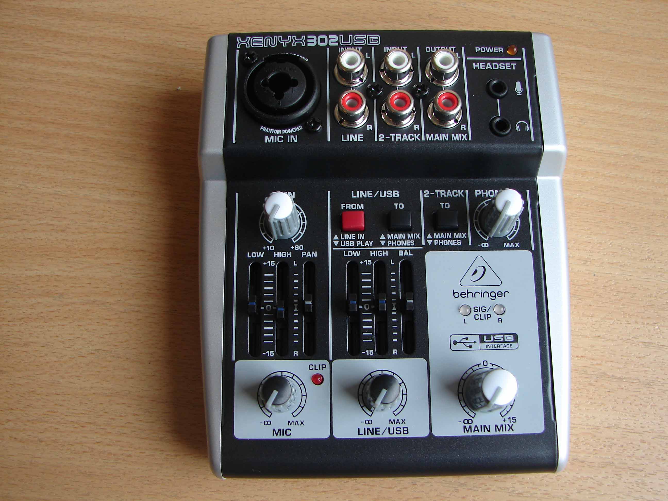 Behringer XENYX 302USB PA en studio mixer