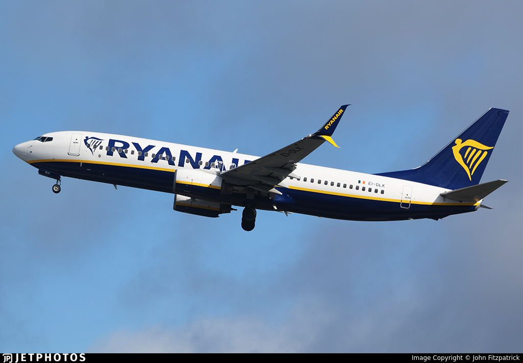 What are the types of aircraft winglets and how do they work