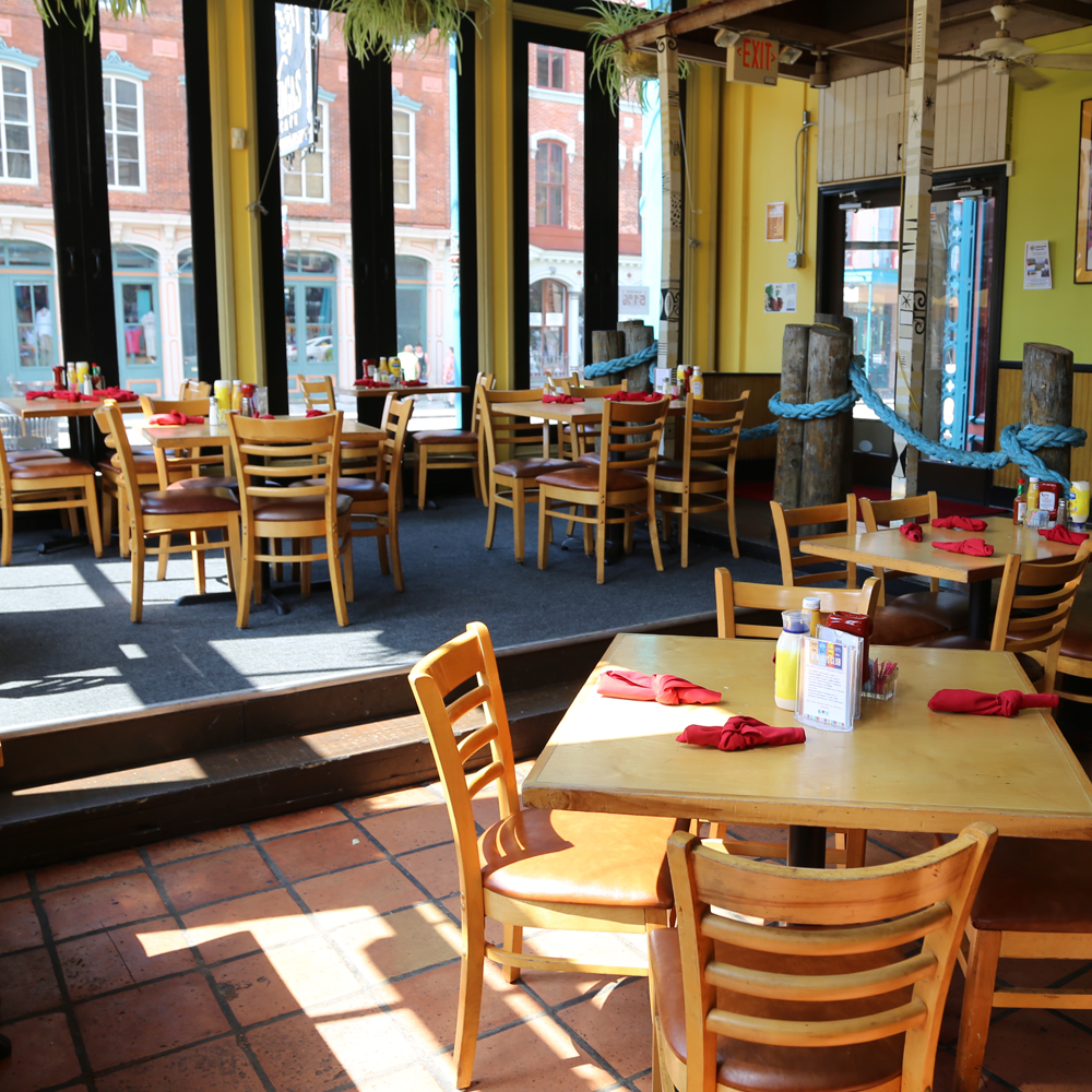 1 Float Pool & Patio Bar