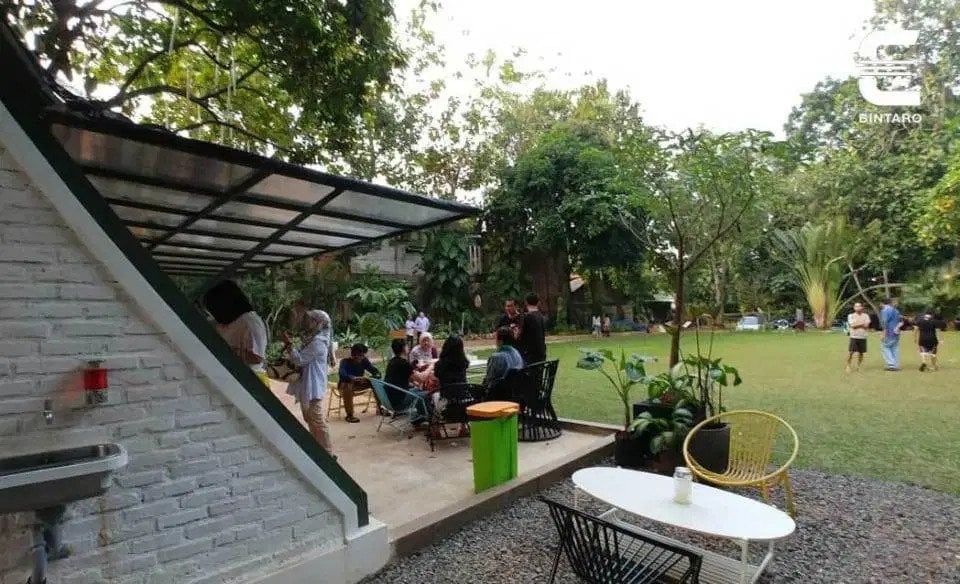 Taman Ramah Anjing di Jakarta Flokq Coliving Jakarta Blog