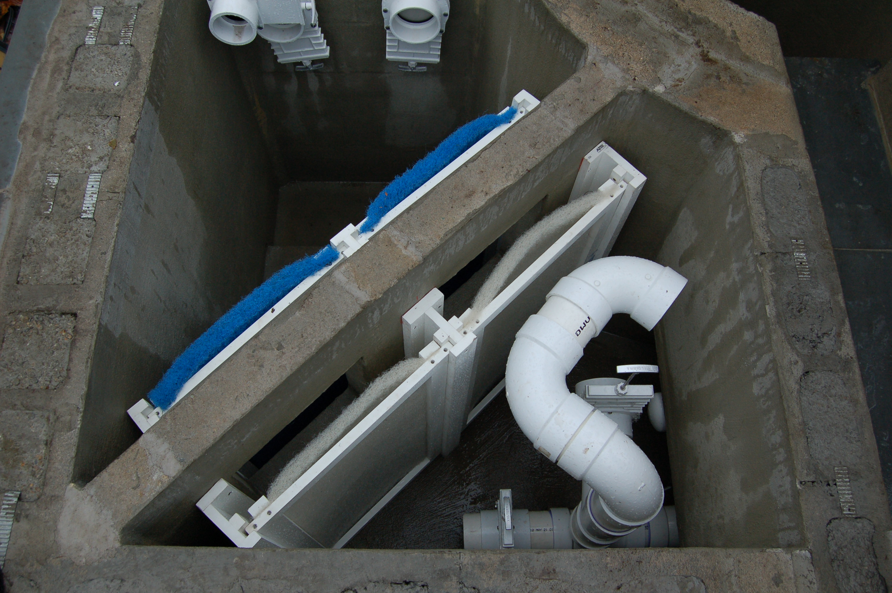 Pond design Mechanical fitration and settling chamber