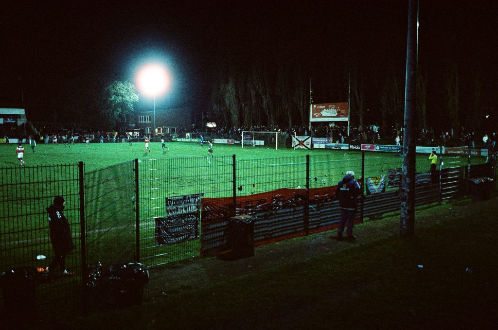 Contax G1 mit Zeiss Biogon 28mm F2.8 auf Cinestill 800T