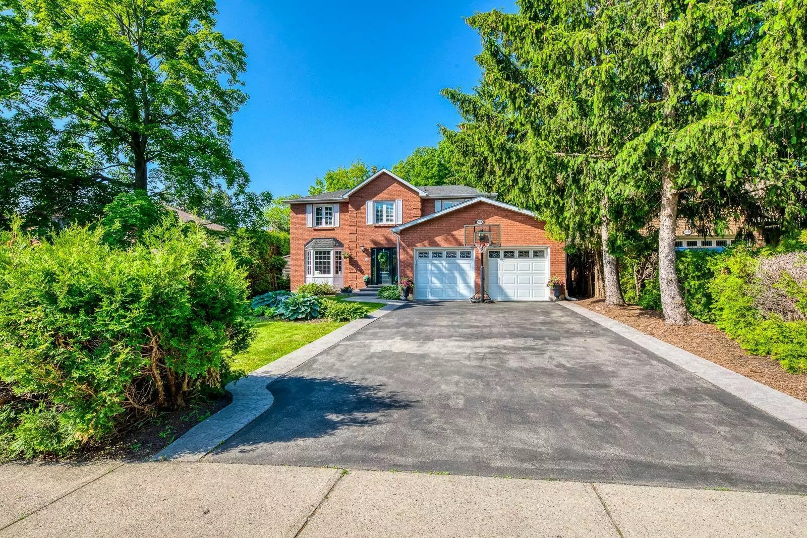2016 Headon Forest Dr, Burlington New Listing The Florian Realty Team