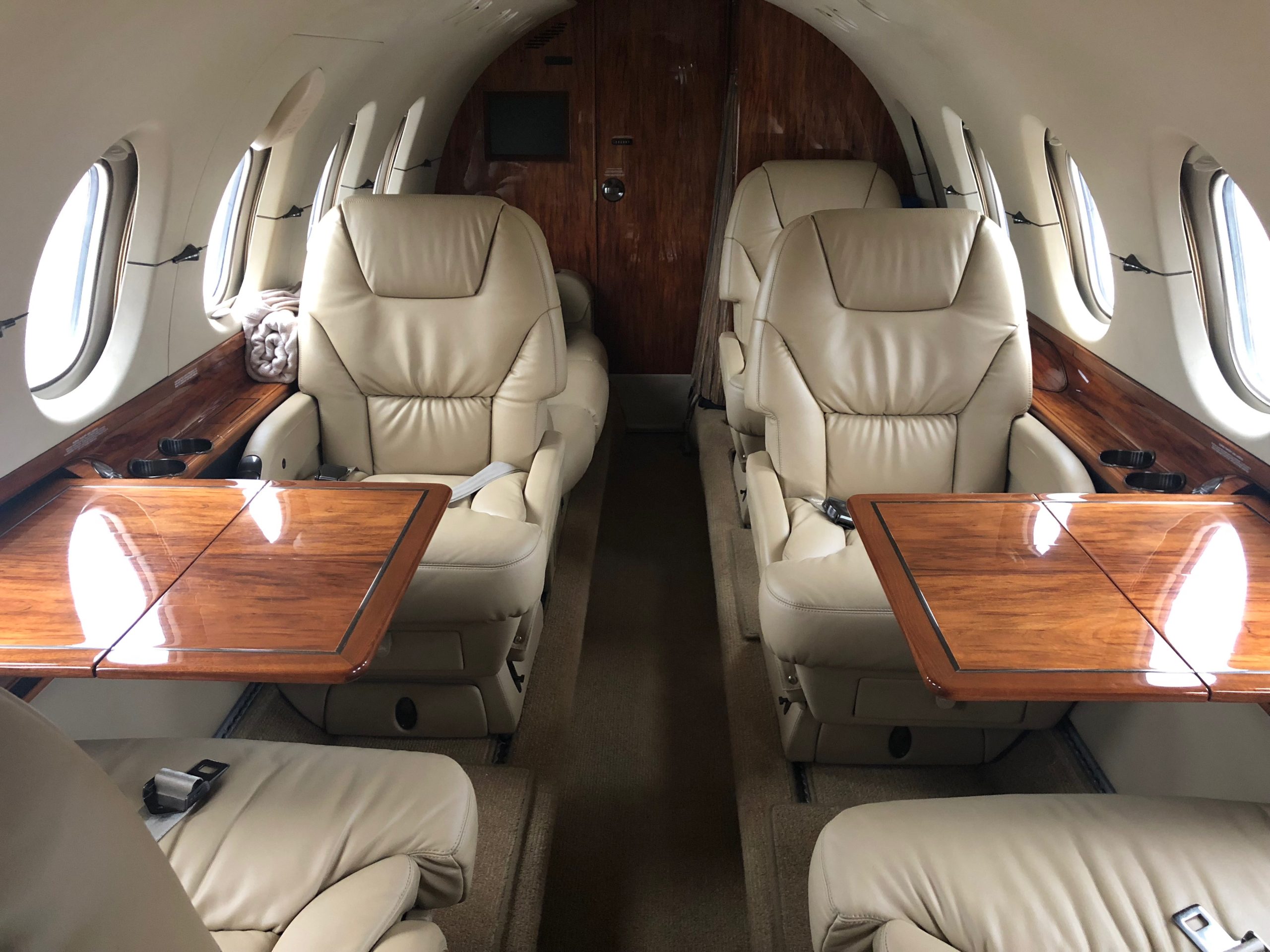 Hawker 800xp N585VC International Group, LLC